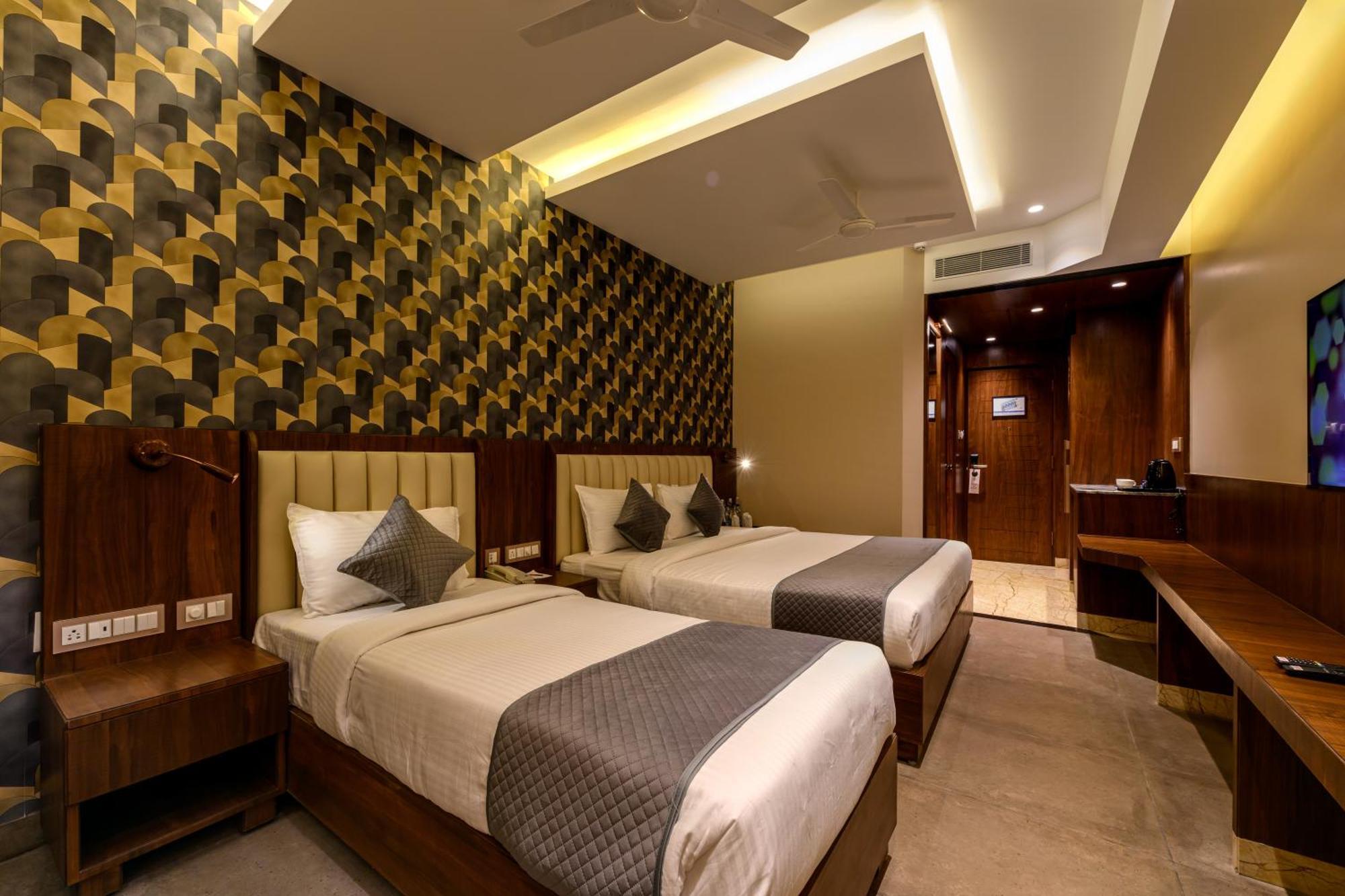 Sundex Hotel Танджавур Экстерьер фото